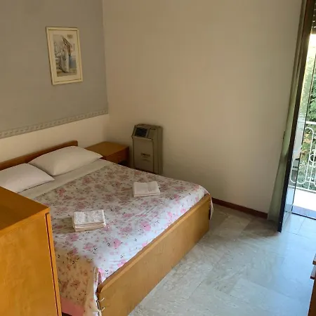 Apollo Hotel *